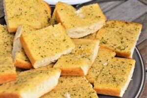 Frozen Garlic Bread in Air Fryer